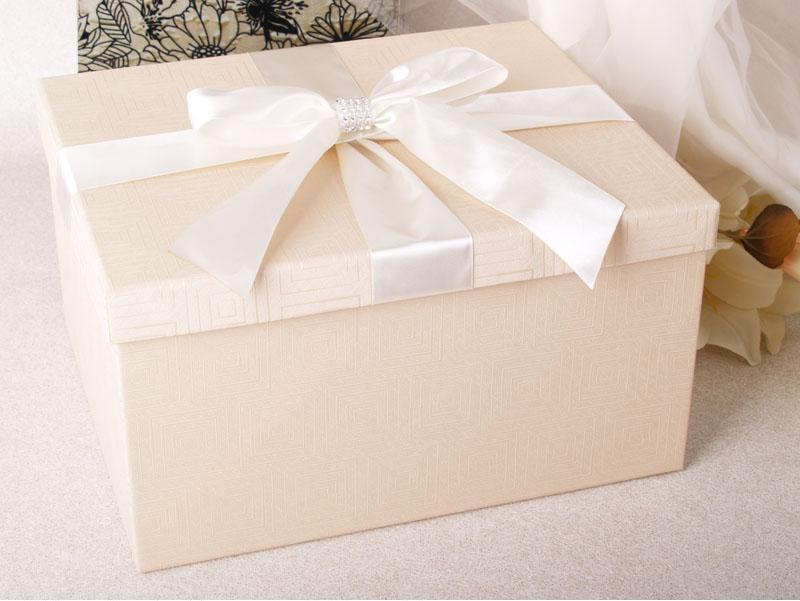 1982 свадебный подарок. Коробка для подарков на свадьбу. Упаковка для свадебного платья. Большие коробки для подарков. Коробки для свадебных платьев.
