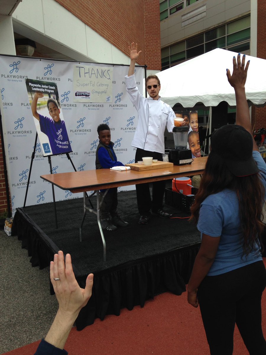 PlayworksDC's tweet photo. @mysuperfd Chef Robbie leading a cooking demonstration for #Rally4Recess families! Thanks @washcaps https://t.co/4GUGskGM3D
