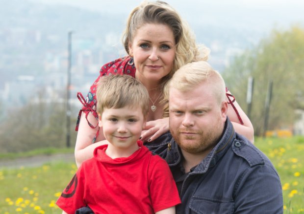 Hero shot at by Sheffield bus gunman to save girlfriend and four-year-old boy
trib.al/7mGp5oh