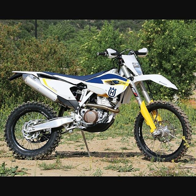 heeweew's tweet photo. motos_forlifeHusqvarna 350 #motos #moto #honda #yamaha #motor #motorcycle #ducati #motorbike #motocycle #motogp #mo https://t.co/uf6ttlkXIf