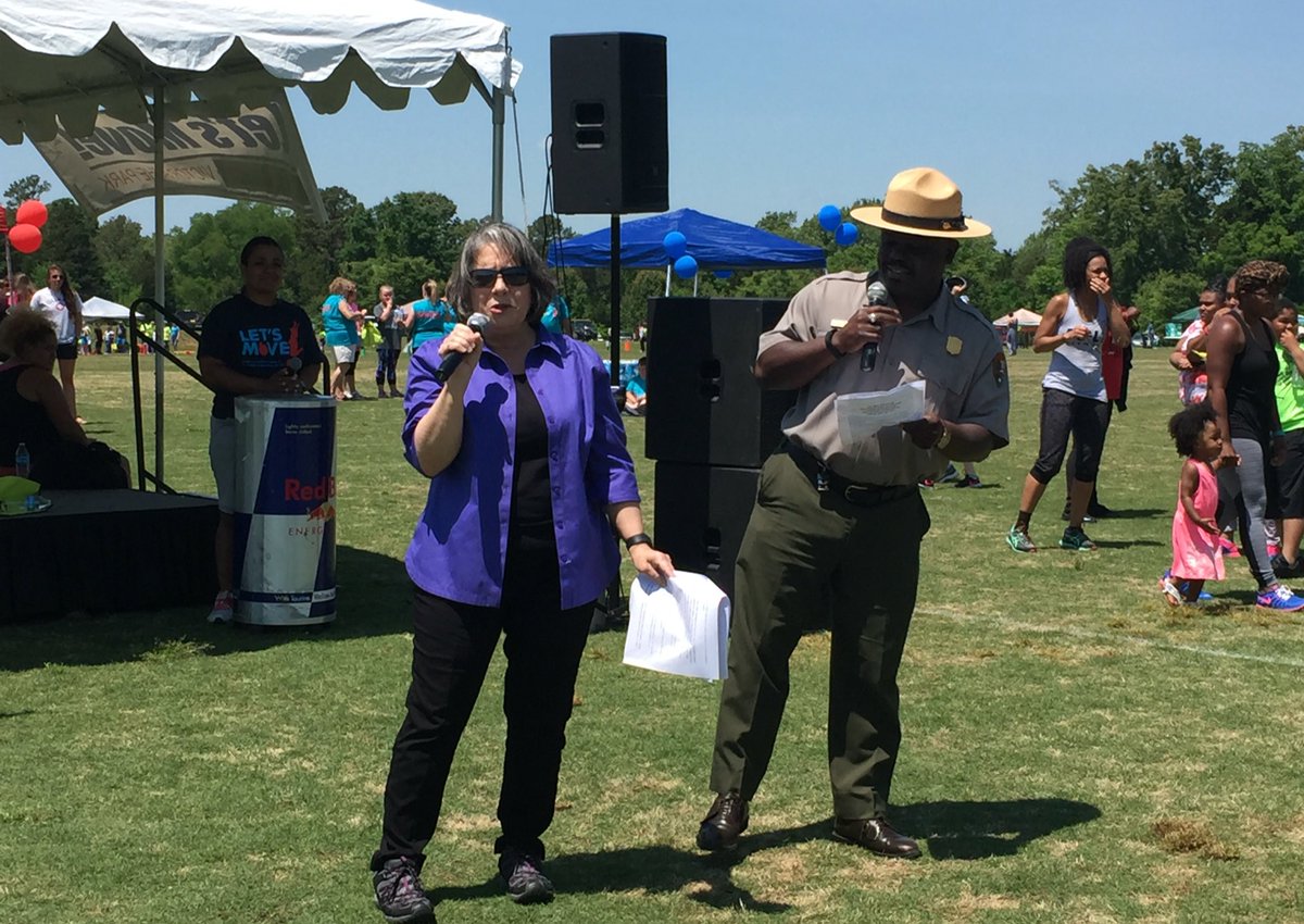 .<a href="/MayorRogero/">Mayor Rogero</a> &amp; Superintendent Cash from <a href="/GreatSmokyNPS/">GreatSmokyNPS</a> talking about having fun outside in Knoxville! #LetsMoveKnox