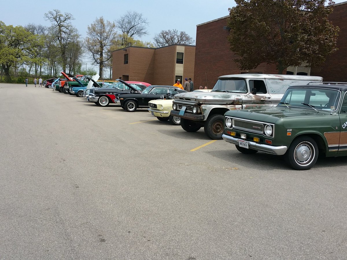 bjorgec's tweet photo. Great turn out for the EAHS Auto Club Car Show #EAHSGO https://t.co/4lcodkQjZR
