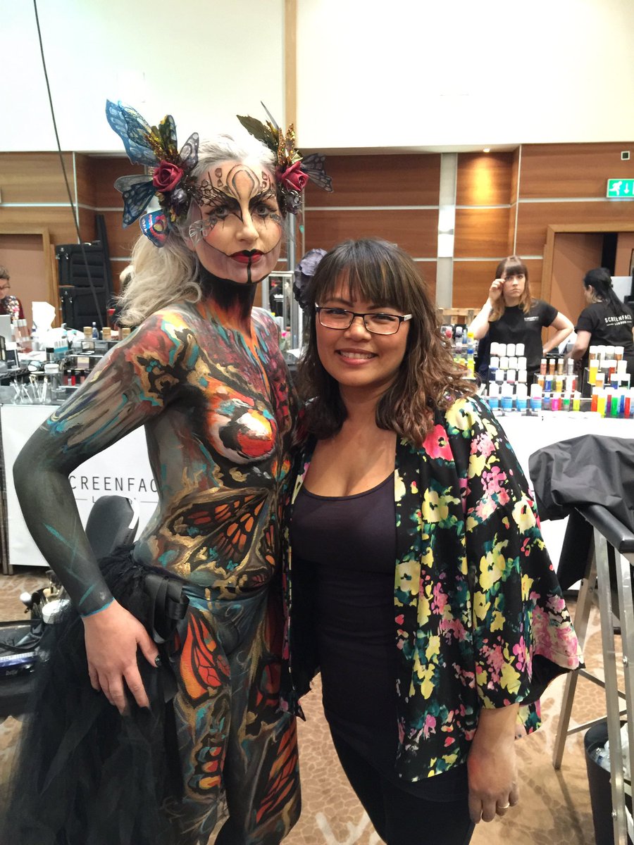 eszterhercsik's tweet photo. @umaexpo @monaturnbull extremely beautiful #bodypainting #livedemo #mualife #expo #London https://t.co/kdLZ7A6KsT