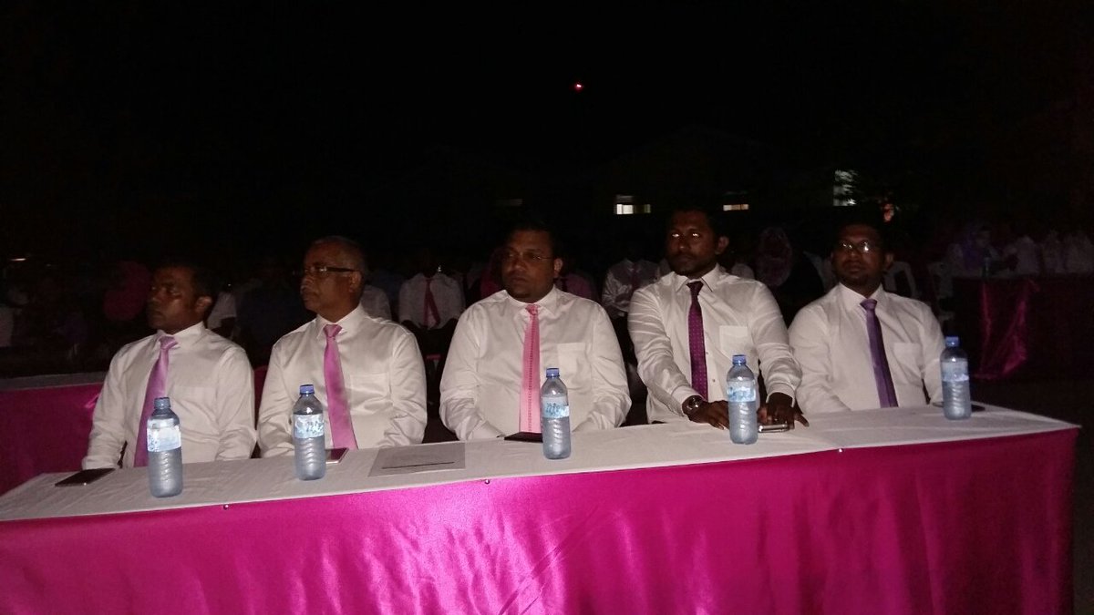 Umeedhee16's tweet photo. #MLiveUpdates
#Mahaasintha ge ninmumuge Rasmiyyaathu R.Dhuvaafaru gai Kuriyah Dhani
#DhuvaafarBodu
#RaeesYameen2018 https://t.co/dzqAvm0oMl