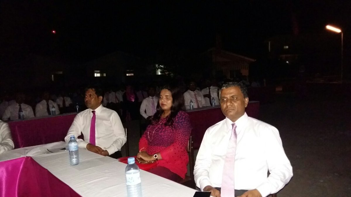 Umeedhee16's tweet photo. #MLiveUpdates
#Mahaasintha ge ninmumuge Rasmiyyaathu R.Dhuvaafaru gai Kuriyah Dhani
#DhuvaafarBodu
#RaeesYameen2018 https://t.co/ZTI6txUb9G