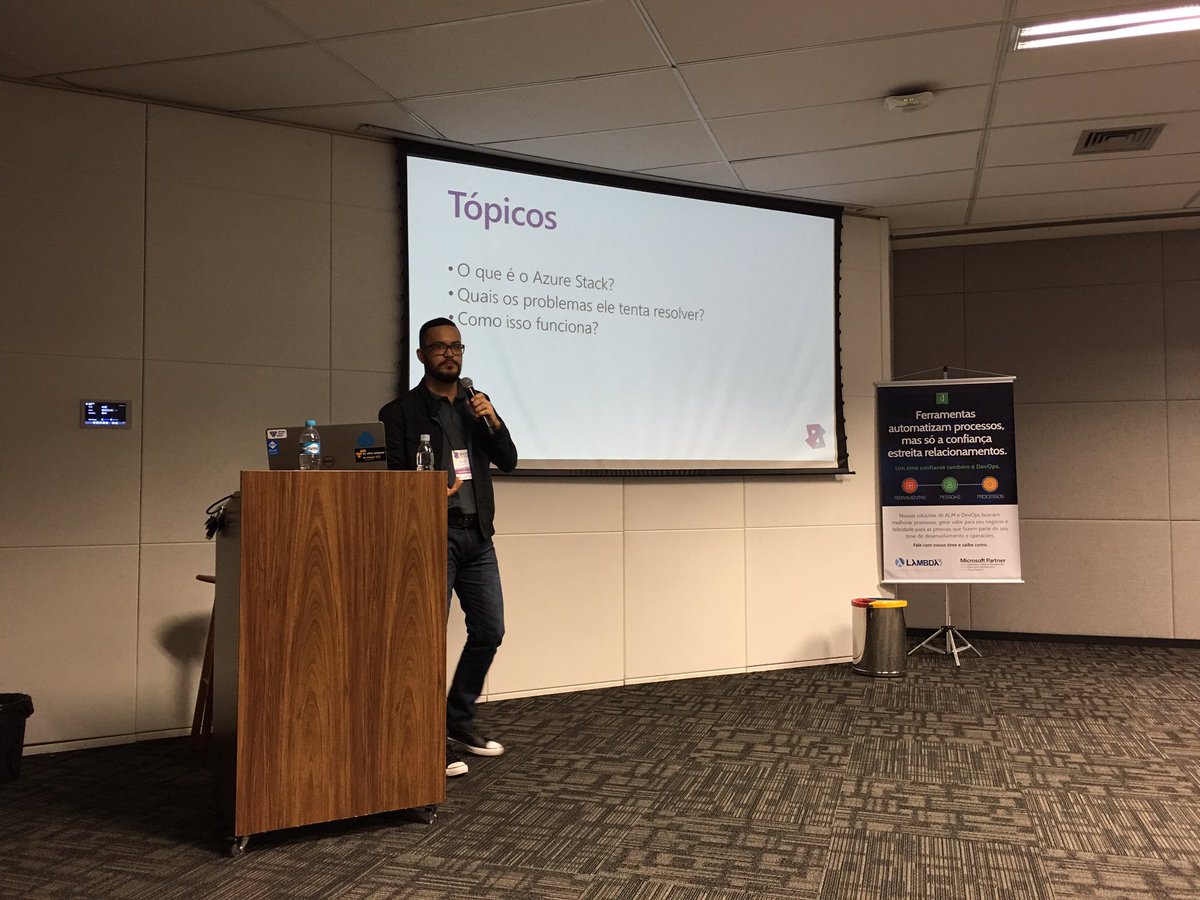 AndreDiasBR's tweet photo. @vitormeriat dando um show sobre #AzureStack #devopsbr16 https://t.co/zd1zOvTHzE