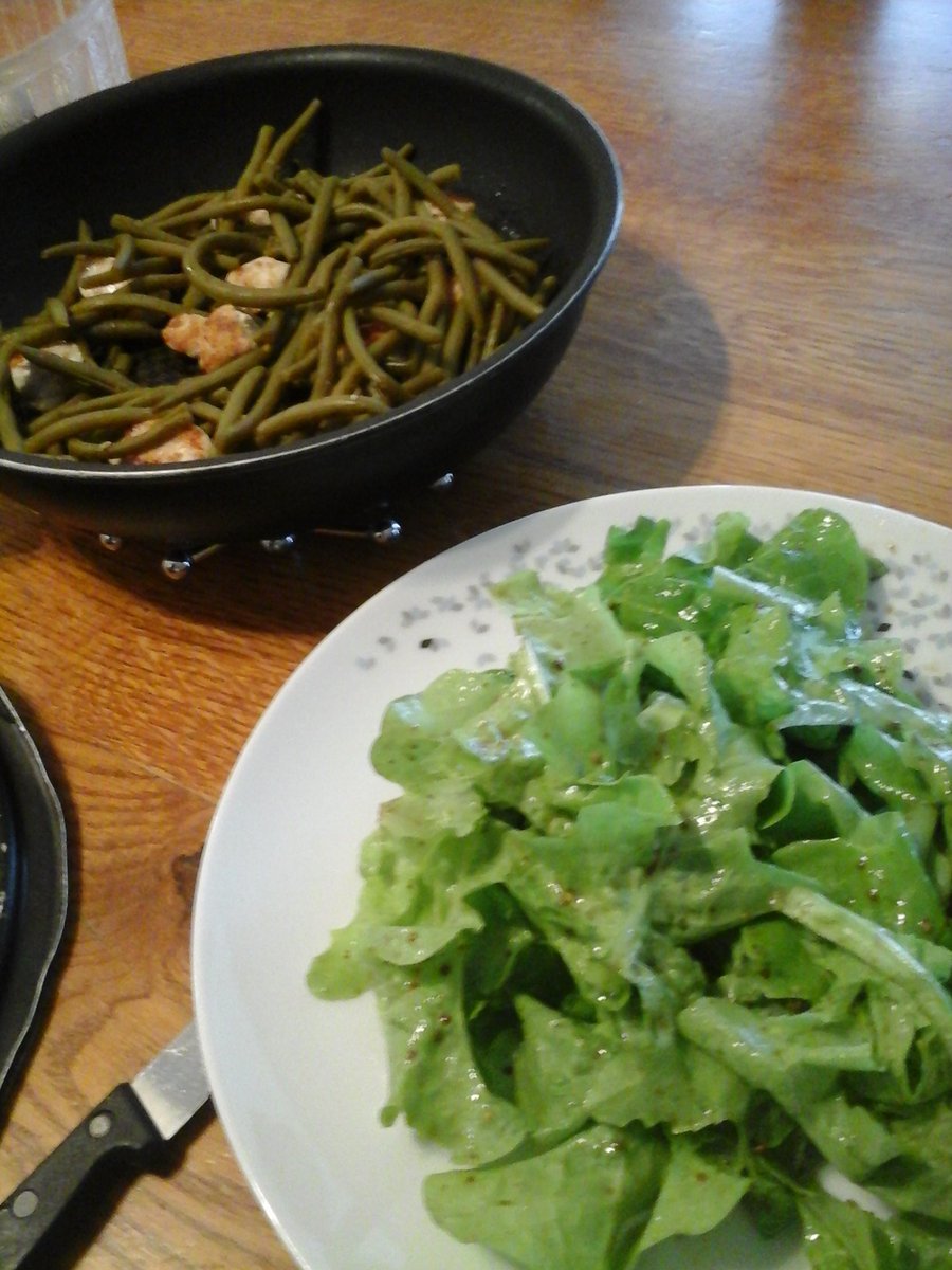 KennyShield_'s tweet photo. 1 Semaine et demi solo chez moi, au moins j'aurais appris à faire à manger x) #HaricotsPoulet #LaBade @AlexLrZz ;) https://t.co/Ppkxlu81e3