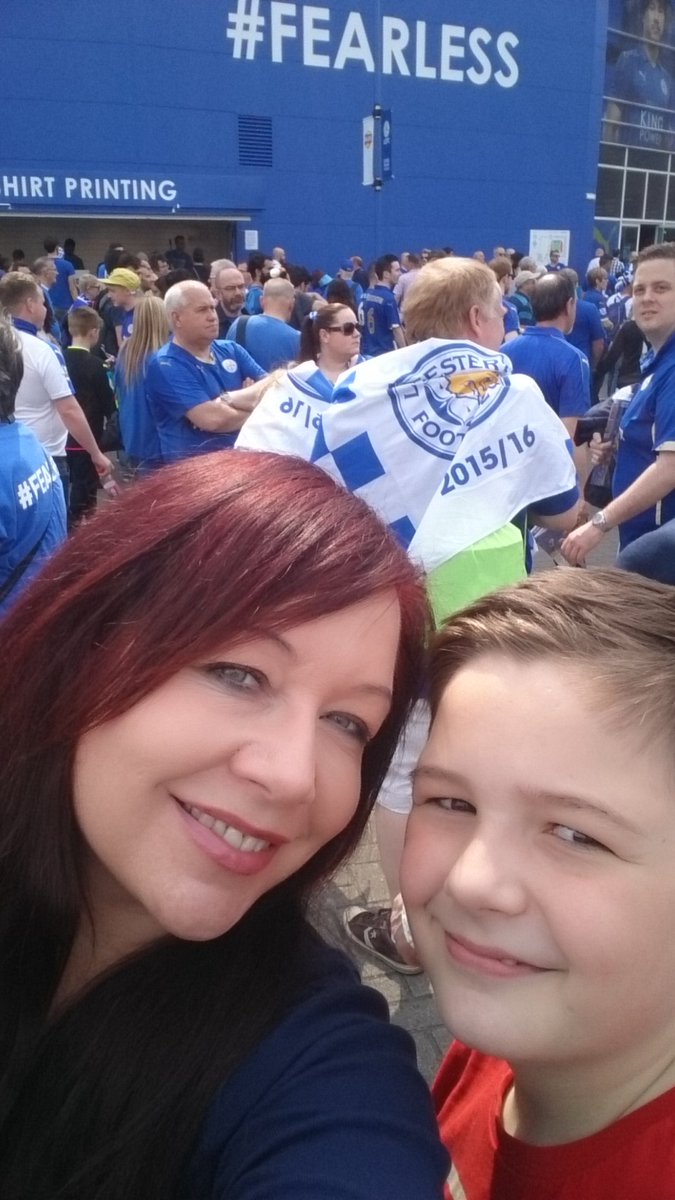 CaffrinHall's tweet photo. LCFC fever ⚽ 🍻 🏆 🎉 https://t.co/whqT8eoRzf