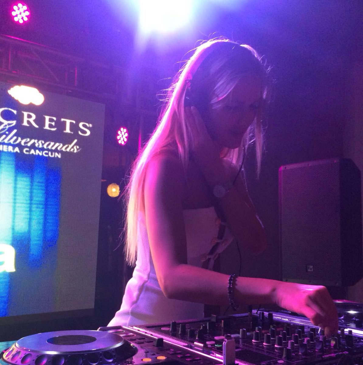 LuisCarlin's tweet photo. Anoche con la Dj @sexationdj y muy pronto en el lanzamiento oficial del @BreathlessRC #BreathlessRivieraCancun https://t.co/VSXtSFZojP