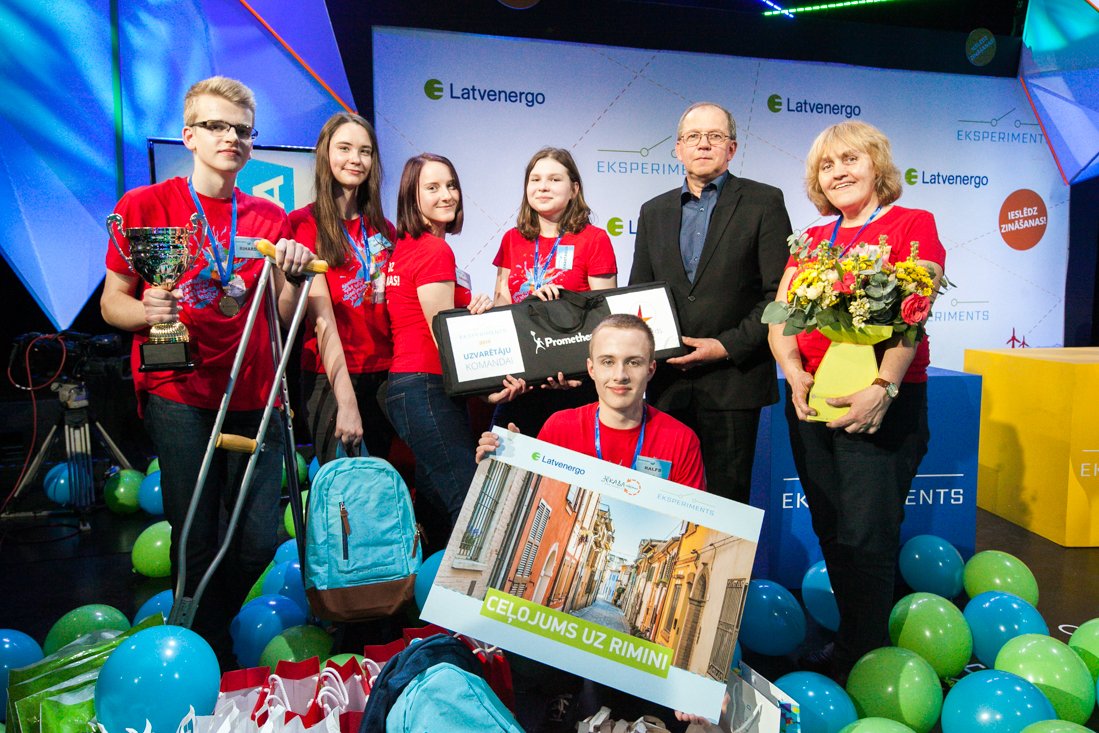 Pēc fināla pirmizrādes @lnt_lv sveicam 2016.gada zinošākos 8.-9.klašu prātus fizikā no <a href="/JelgavaLV/">Jelgava</a> Valsts ģimnāzijas!