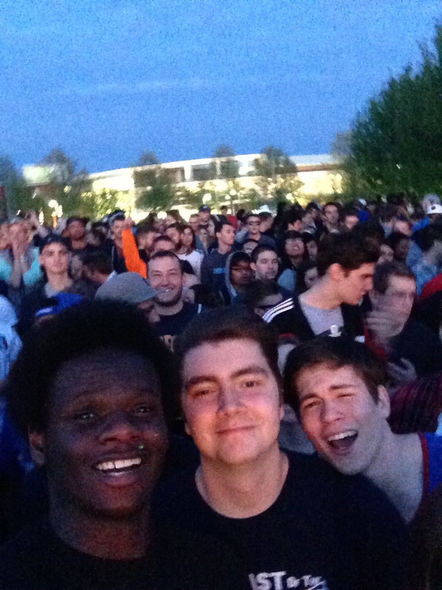 schuy__high's tweet photo. A great end to my freshman semester! Next week....finals 😎 #zipsturnitup #zips #UASpringFest https://t.co/bMZUQJvGUK