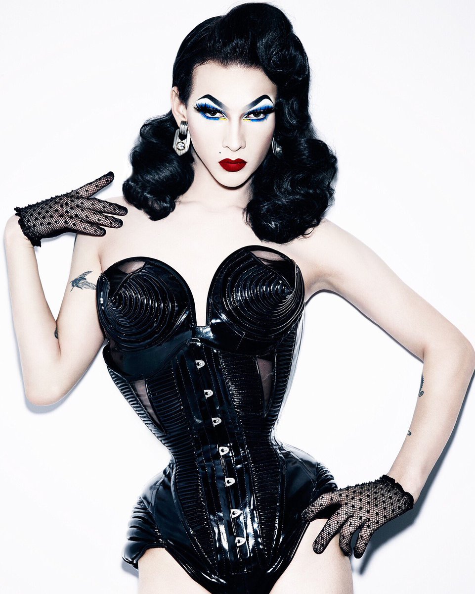 patmcgrathreal's tweet photo. MAJOR #McGrathMuse, the DIVINE @VioletChachki serving serious inspiration!!! 💥💥💥 #phantom002 #SKINFETISH003 https://t.co/PVVvzBIU5N