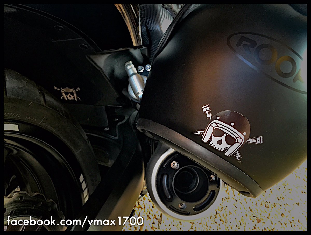 vmax1700NL's tweet photo. @Roof_Helmets #roof #roofboxer #roofhelmet #roofhelmets #caferacer #first day with v8 #fullblack #perfect https://t.co/CIqHdQwC98