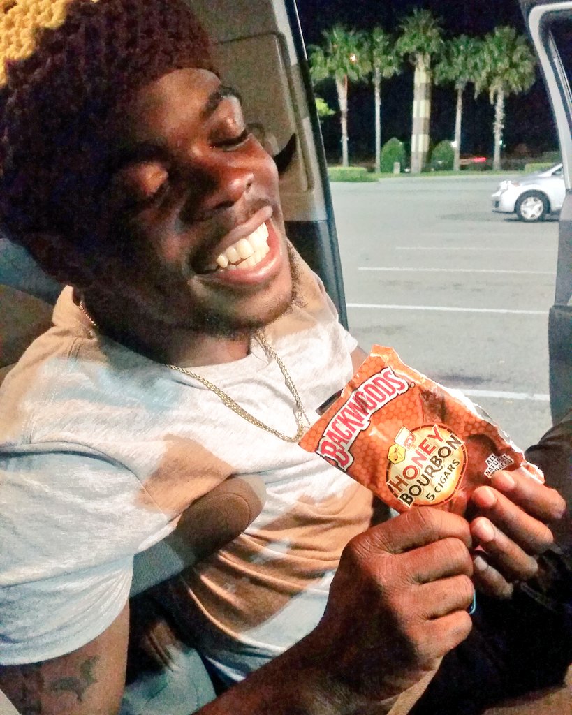 jayfloyd_'s tweet image. Backwoods for @SeddyHendrinx