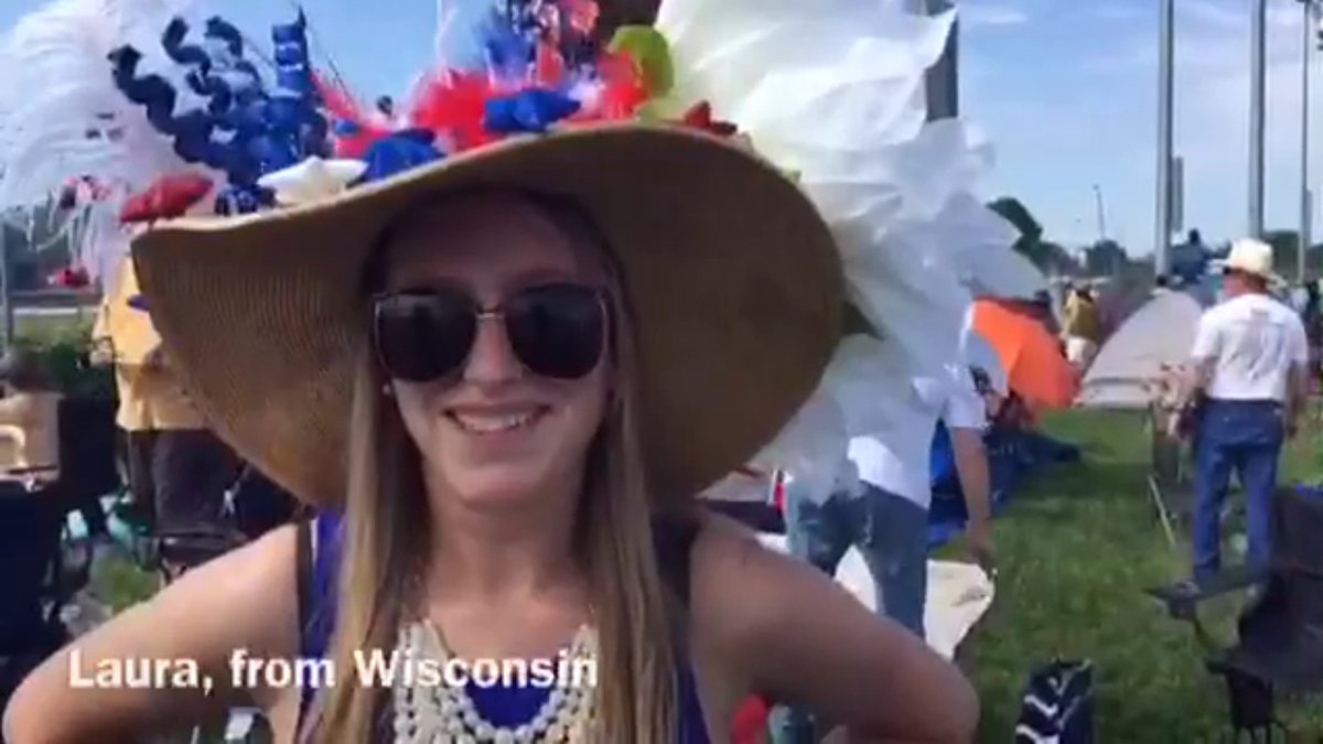 Video_CJ's tweet photo. Video | People in the infield https://t.co/DiQNpQ1hOl https://t.co/rXNp9XskvG
