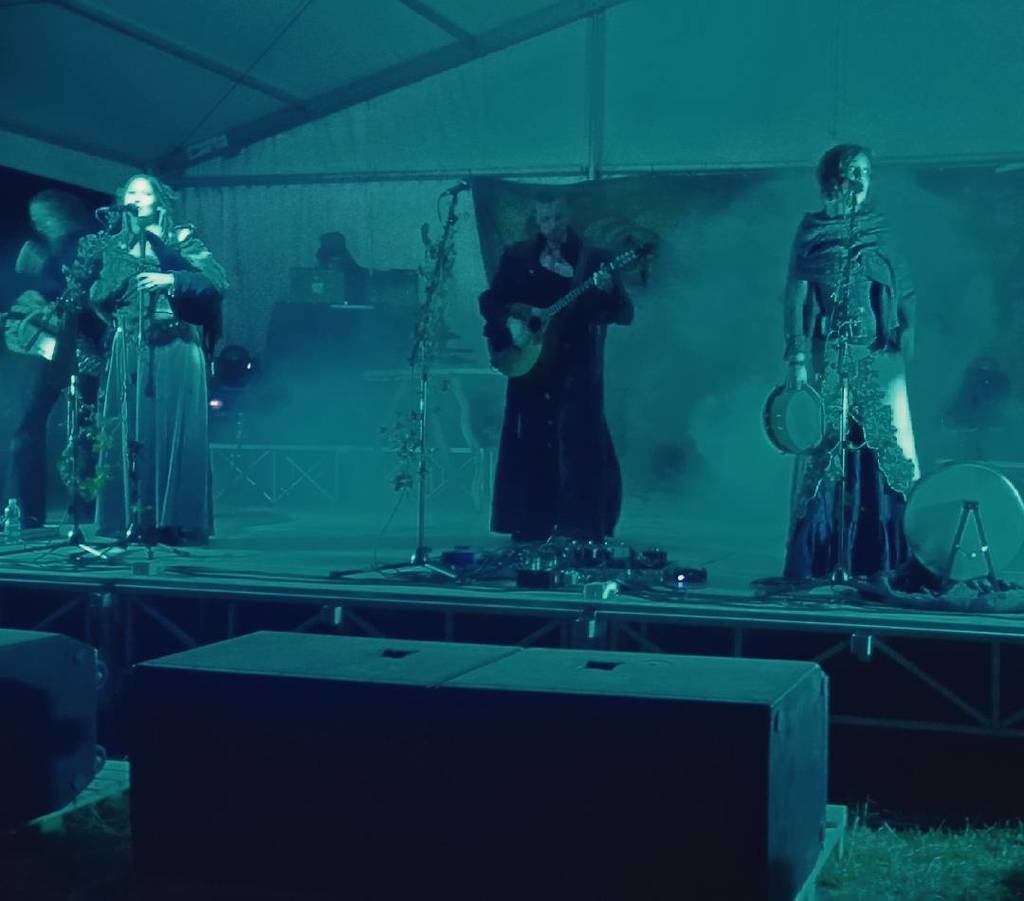Lexi_B_Tyler's tweet photo. https://t.co/aRMn5MgqCz | @rikachan86 | #Faun #Strigarium #live #concert #folk #pagan #music #Faunlive #folkmusic … https://t.co/TE6tgDLZZc