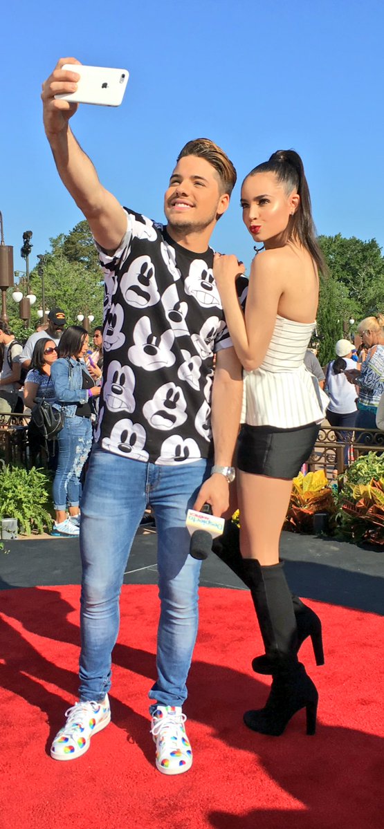 SofiacarsonC0L's tweet photo. Sofi y William Valdes ayer en el #DA19Aniversario https://t.co/JBdgzzXD9l