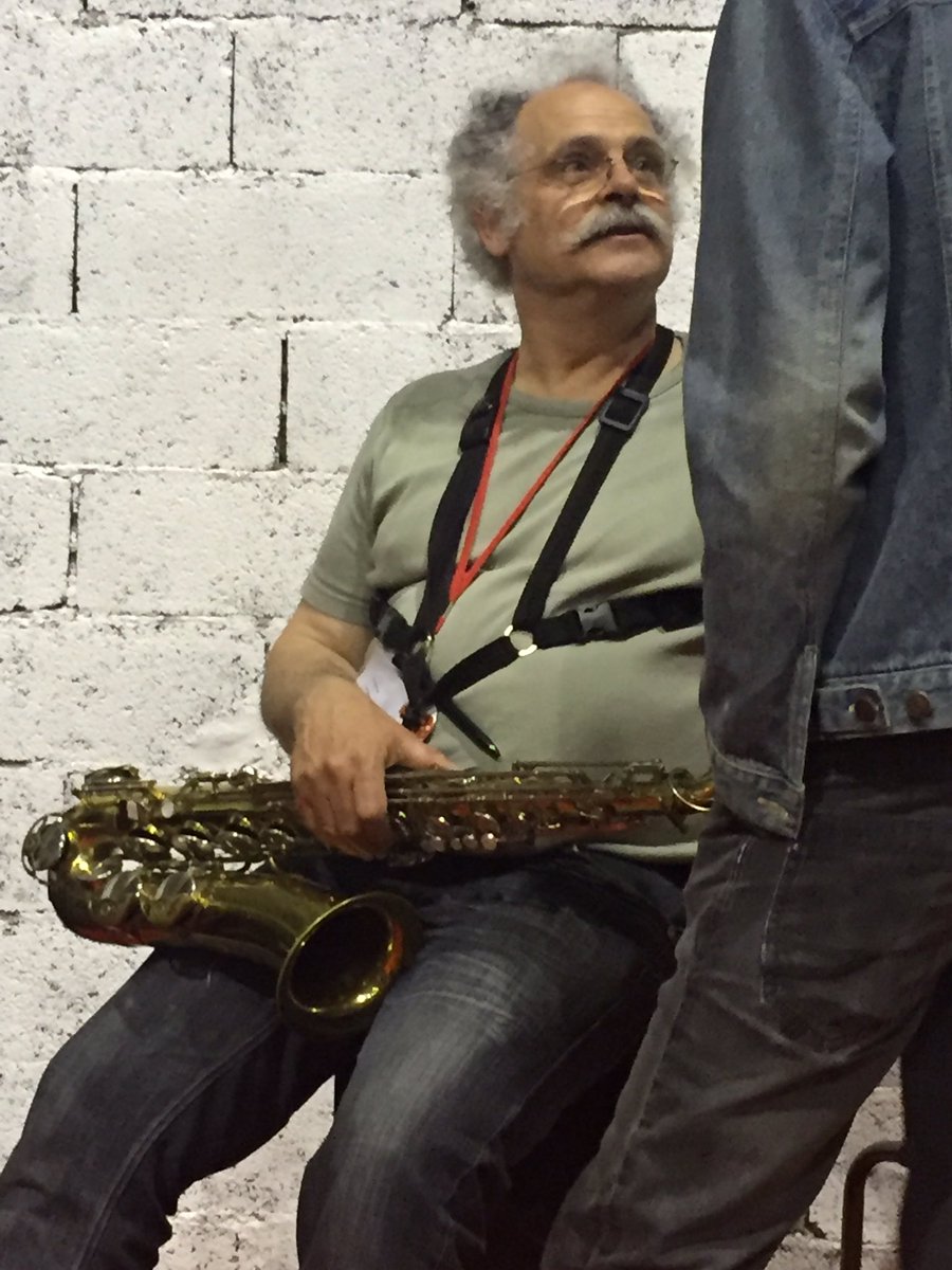 rousselet_alex's tweet photo. Sinon au @FablabFestival on a vu Georges Brassens en guest jouer du saxo. 🎷😅 #FabOff https://t.co/c8tzj4vQzz