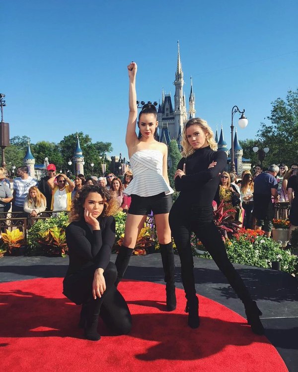 SofiacarsonC0L's tweet photo. Mas fotos de Sofia en #WaltDisneyWorld https://t.co/Ud9bsi1QUL