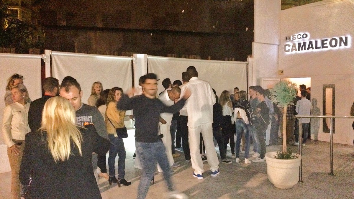 Ya estamos en @DiscoCamaleon, hoy lo vamos a petar... #TallarinaOnTour