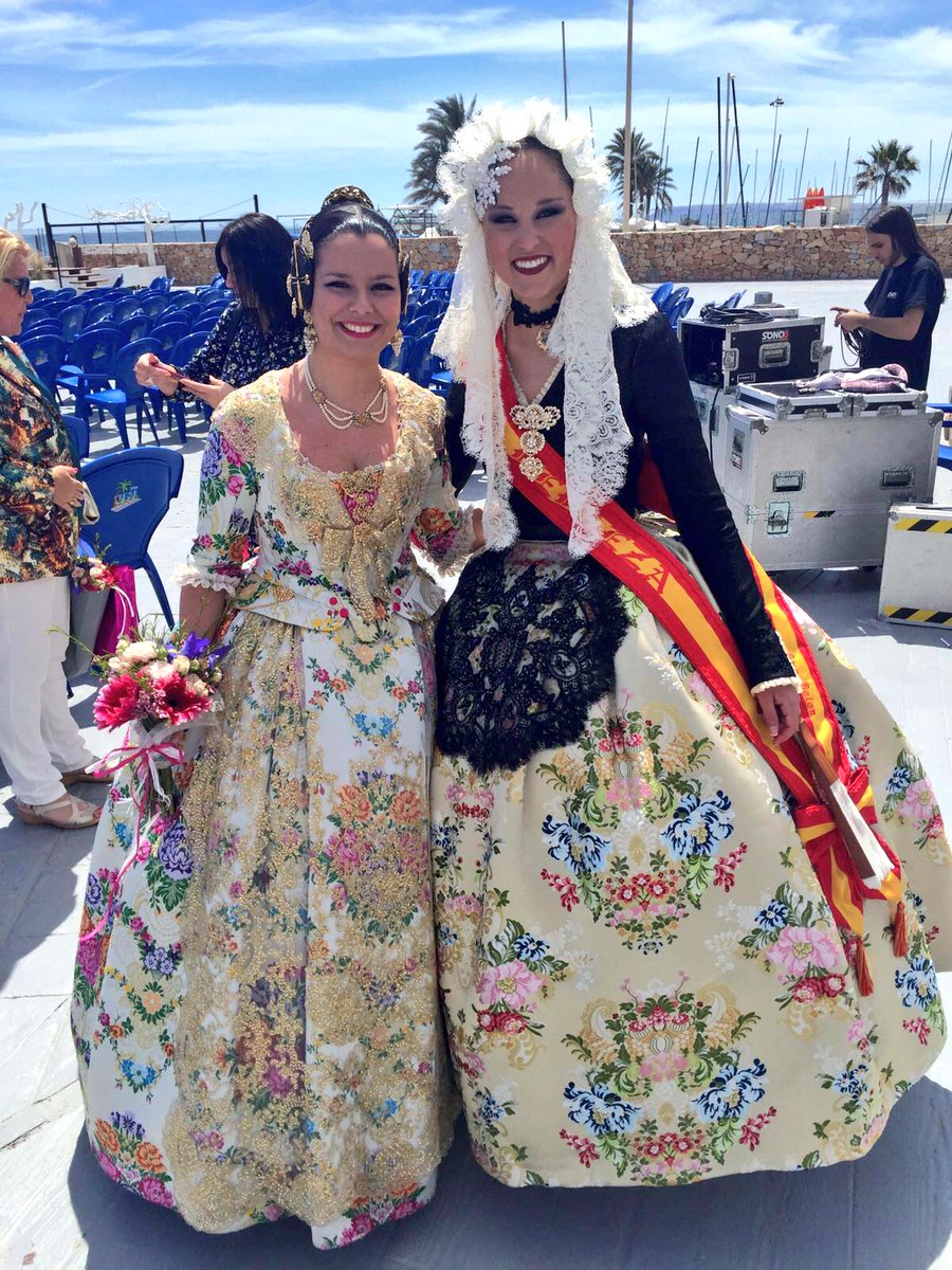FallaBaixLaMar's tweet photo. Enhorabona Ana Belén, Bellesa del Foc d'Alacant 2016 i a la foguera germana @FogueraCarrer Sant Vicent d'Alacant! https://t.co/akFncf6ec4