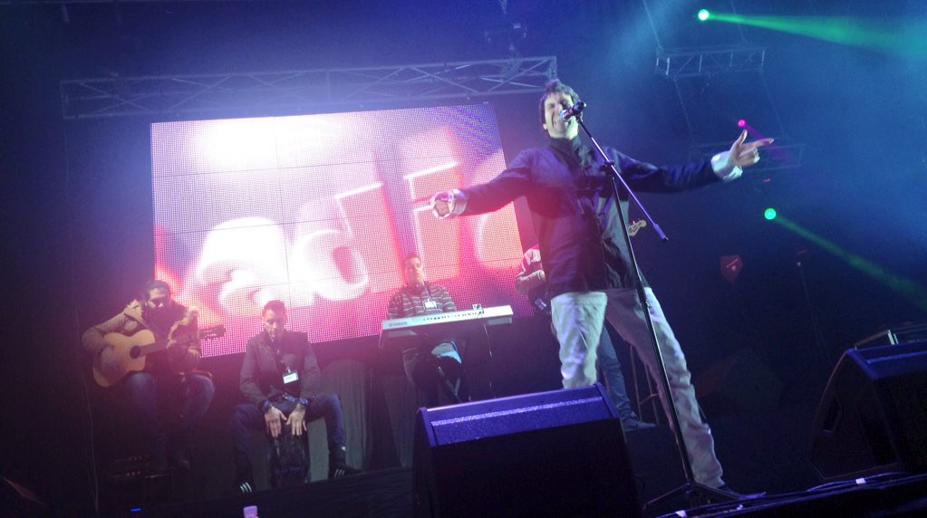 GRACIAS por aguantar hasta el final a pesar de la lluvia #PuertollanoYOle 4.000 personas de fiesta con #Radiole
