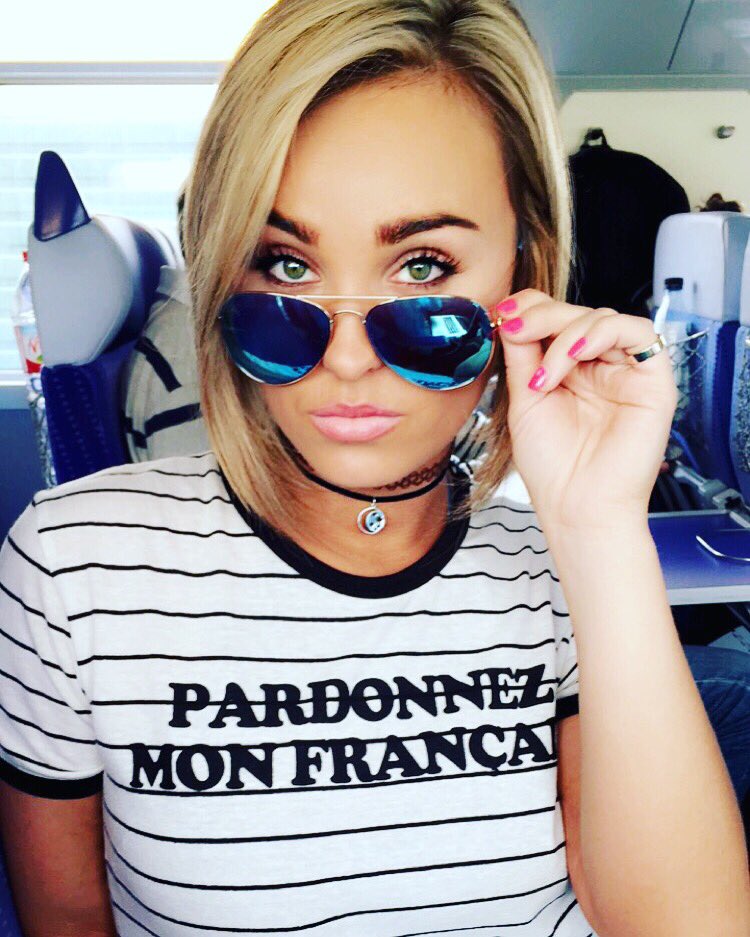ashleypro_'s tweet photo. Pardonnez mon Francais but my Odyssey #chocker necklace from Roryashton is the shiz 😎✨🌙 #selfiesaturday https://t.co/4Bq44100e6