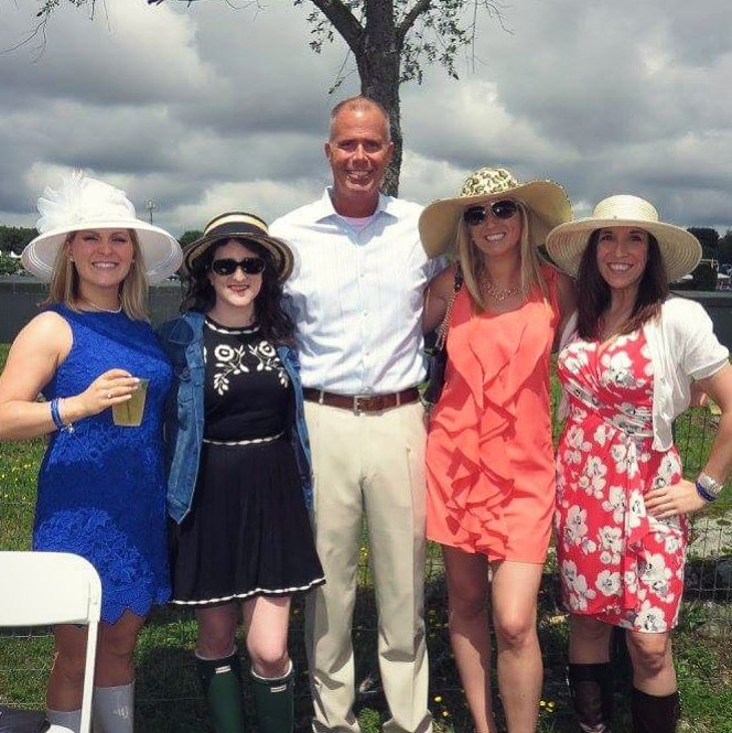 EricFeazel's tweet photo. Gold Cup 2016 with these ladies.
#URow2016
#VAGoldCup2016 https://t.co/yg3JoQd8yd