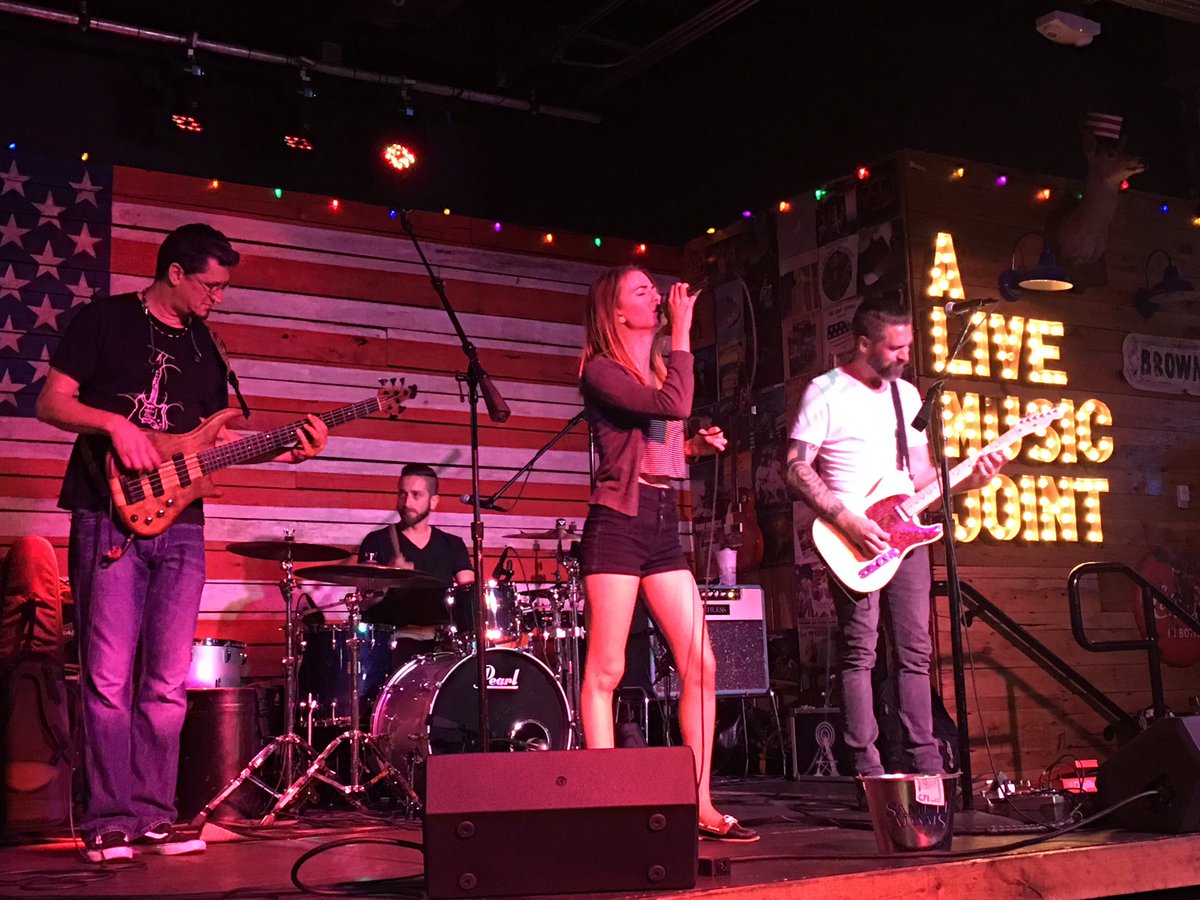 recteclive's tweet photo. Running sound tonight @tinrooforlando Hopeing @theMMPodcast will join for local live music. Ice cold MILLAHS on me. https://t.co/yom2Ax4TaE