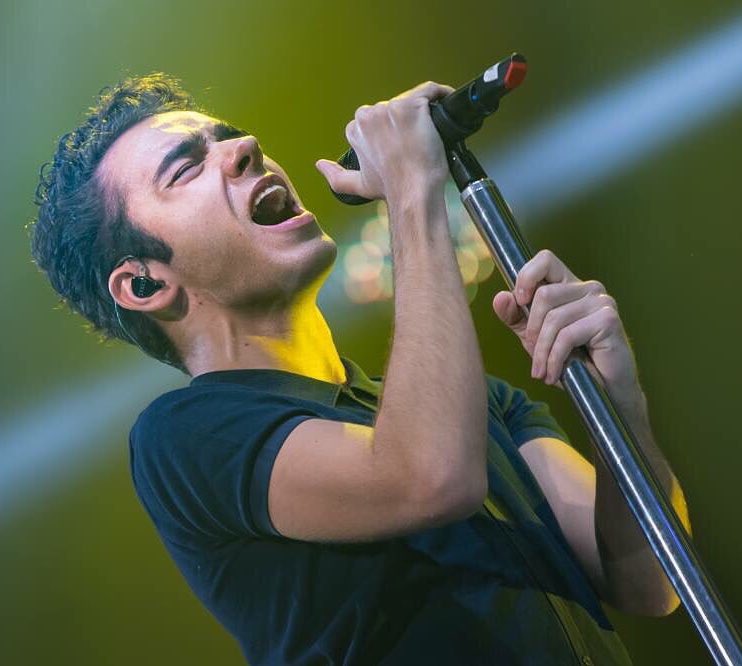 NJSykesMusic's tweet photo. π€ @NathanSykes plus a microphone is pure magic ππ» #HeWasMadeForThis #ThePassion π https://t.co/TddD6fOBy9