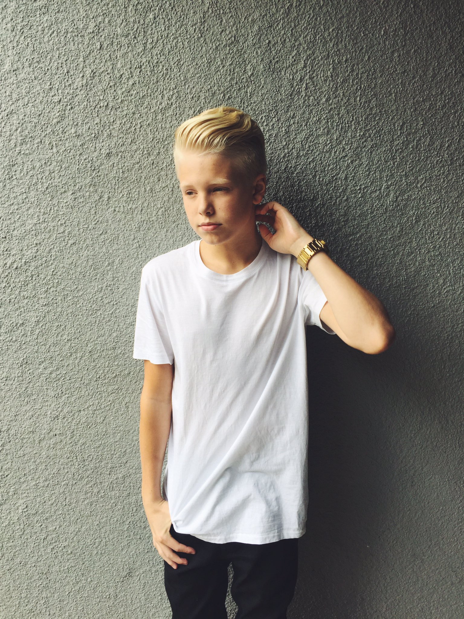 Carson Lueders блондин