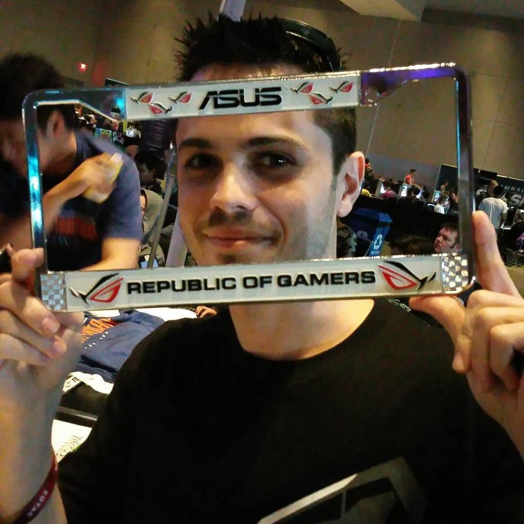 StreamerHouse's tweet photo. We found a new license plate frame for the virginmobile at @asususa #rogdh #DHATX16 https://t.co/OQdAhGv3Ty https://t.co/LgjErCgXcB