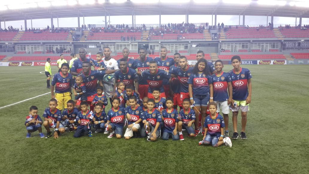 ELManDeLaLiga's tweet photo. Aaaaaaarranca el partido en el #Maracana
@cdplazaamador - @chepofc 
#J18LPF #Clausura16LPF https://t.co/PO6F1Ea08X