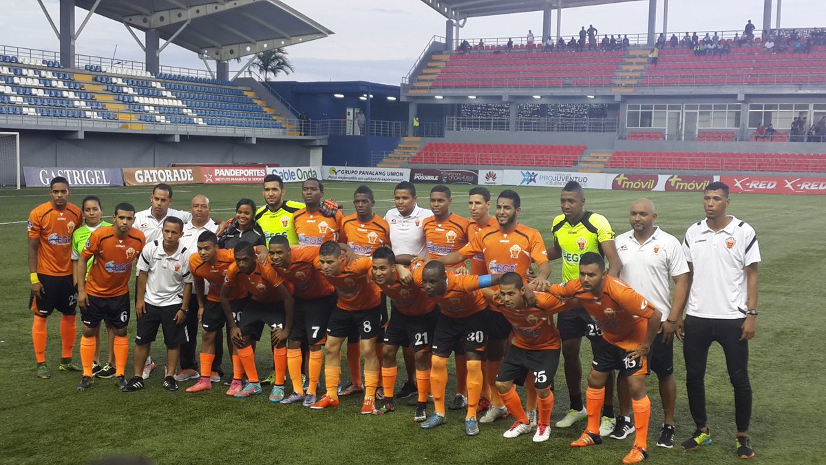 ELManDeLaLiga's tweet photo. Aaaaaaarranca el partido en el #Maracana
@cdplazaamador - @chepofc 
#J18LPF #Clausura16LPF https://t.co/PO6F1Ea08X