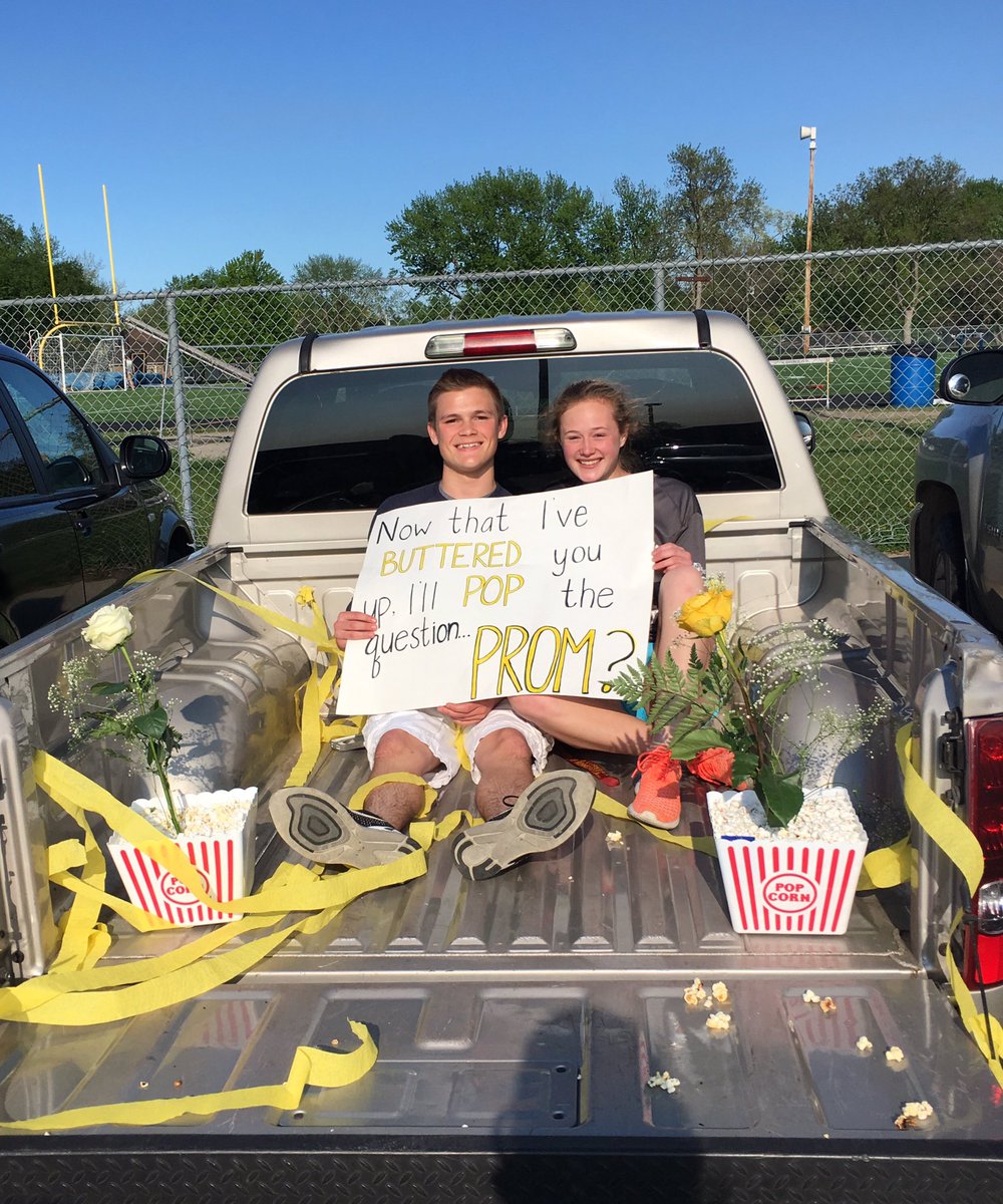 maria_wenner's tweet photo. anyone who knows me well knows how much i like popcorn.. almost as much as a like this guy❤️💞  #prom2016 https://t.co/kmvOfnF39q