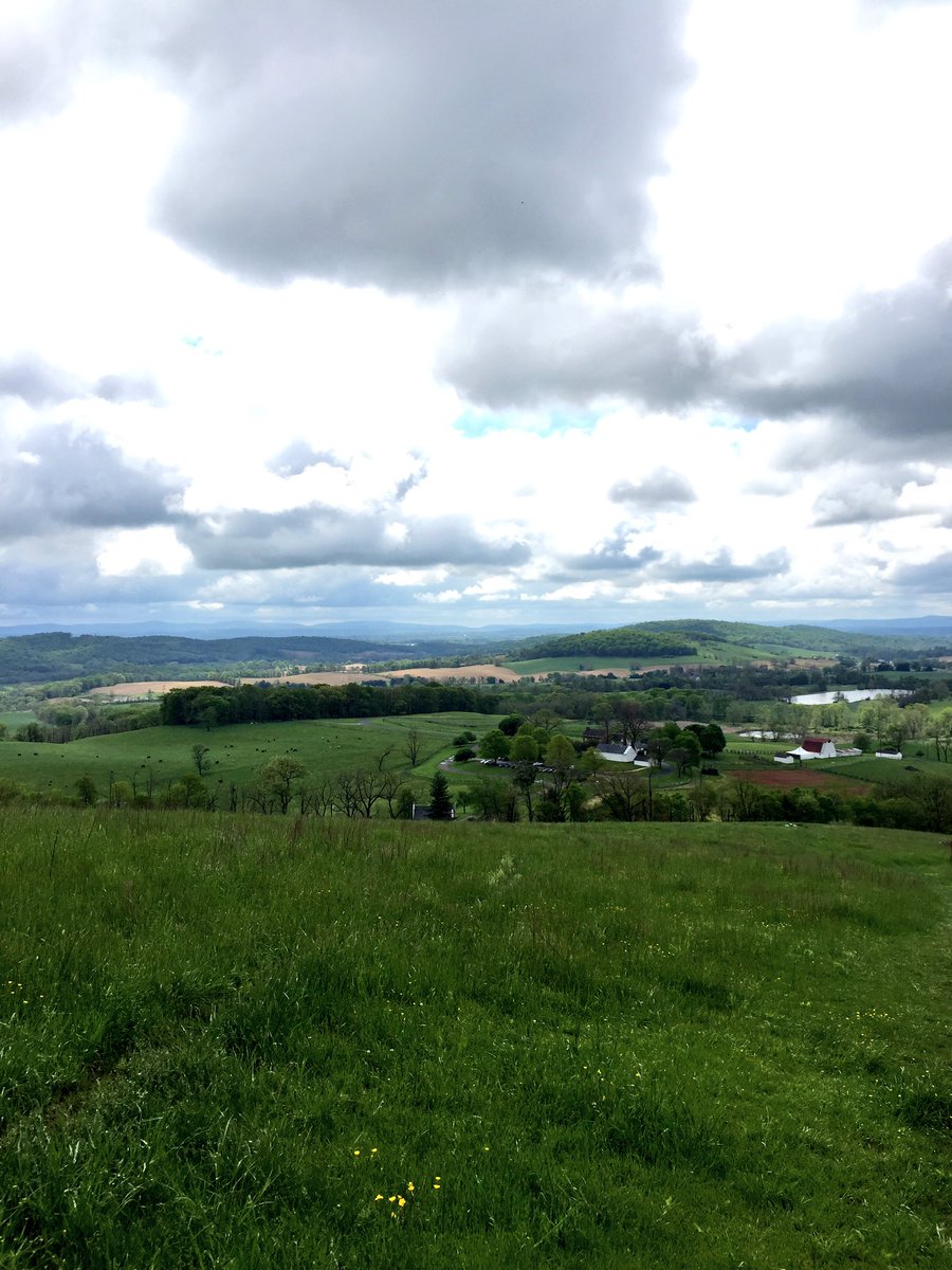 GeorgeMasonU's tweet photo. Hiking at Sky Meadows. #Heyit'snotraining #ariverrunsthroughit #wetfeetanyway https://t.co/upFIUiqjow
