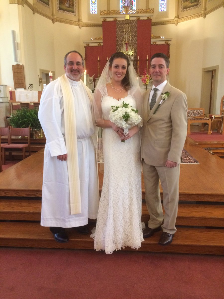 JMUPadrePatriot's tweet photo. Celebrating another Mason wedding with @Gee_Kay_One and his beautiful bride Tori @MasonAthletics @CabreraAngel https://t.co/KzC4hu6w4i