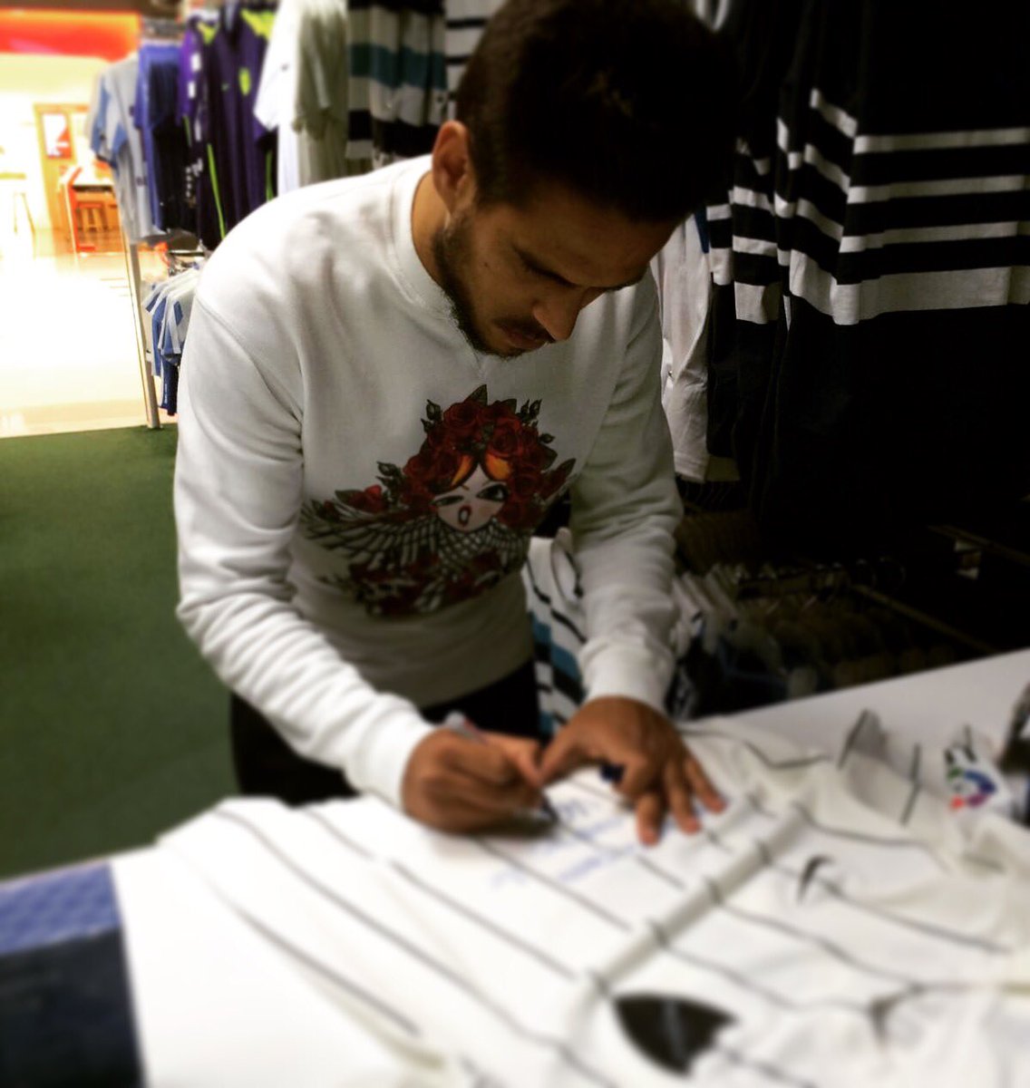 ¡Muchas gracias a <a href="/JoseRecio45/">Jose Recio</a> por colaborar con VEUM! Atentos el lunes, habrá novedades... ¡Buen sábado a todos!