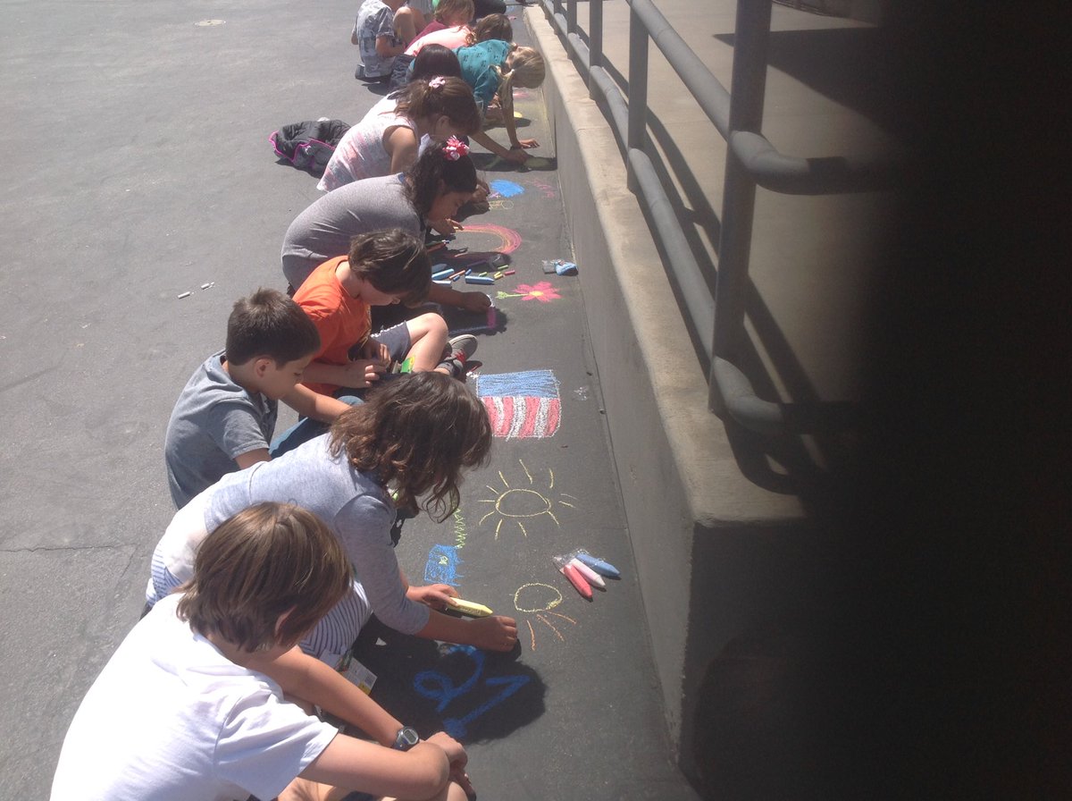 NeskeKris's tweet photo. Saturday chalk art at the Beach #hesdpride https://t.co/HlRnSxb9Ud