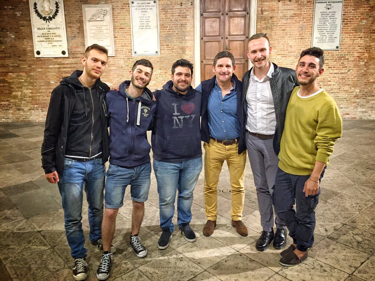 SpritzforFive's tweet photo. It was a great honour for us to be tutored by such an experienced, talented musician and pro singer. Tnx Paul! 😁🎵 https://t.co/RxQxY5A9nb