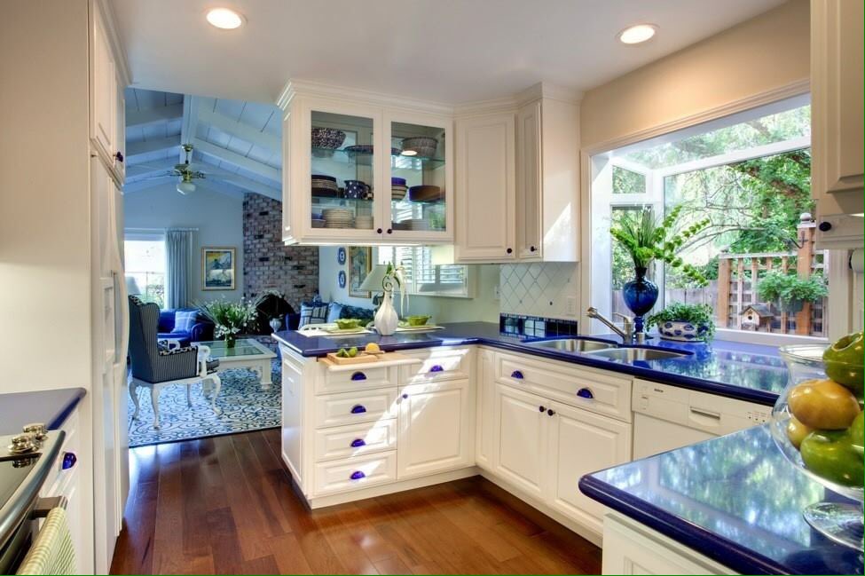 HappierHouse's tweet photo. Forget the flowers -- brighten up Mom's kitchen with new countertops!! #MothersDay #MothersDayWeekend https://t.co/hI98grYPO5