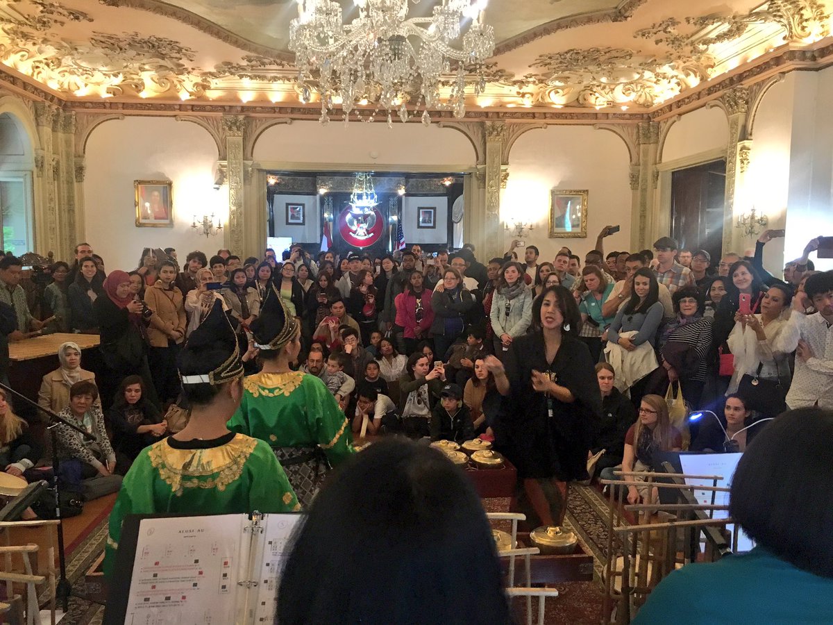 IndonesiainDC's tweet photo. The crowd was thrilled with @HouseAngklungDC and Rumah Gadang's upbeat music and dance performance! #PassportDC https://t.co/C31NsPzksh