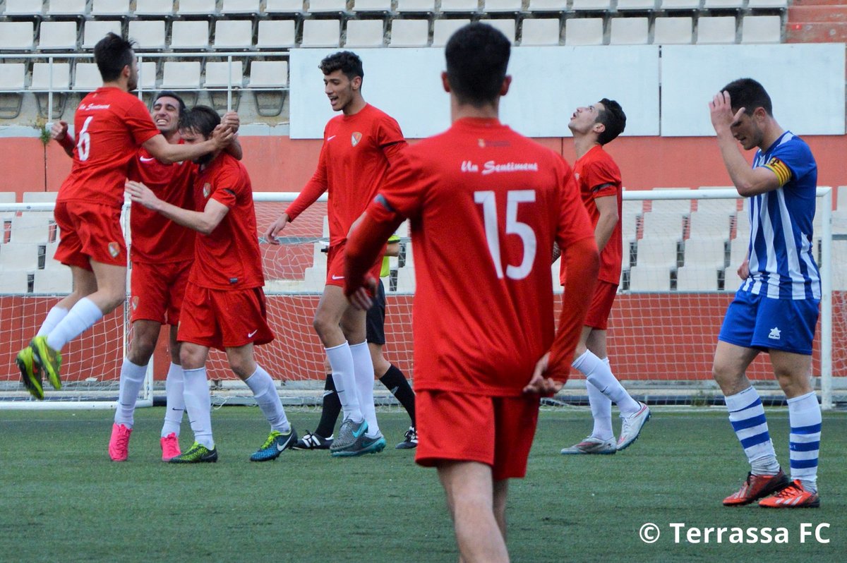 TerrassaFC's tweet photo. Victòria vital (2-1), amb remuntada inclosa, del @TerrassaFC 1906 de #1cat2 contra el #Torredembarra! Som-hi! #fucat https://t.co/in0zVLUbnS