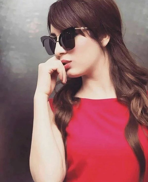 nadaelsakran's tweet photo. #غرد_بصورة_لسهيلهزي المليكه اما تشفها https://t.co/7GRTmhY5PN