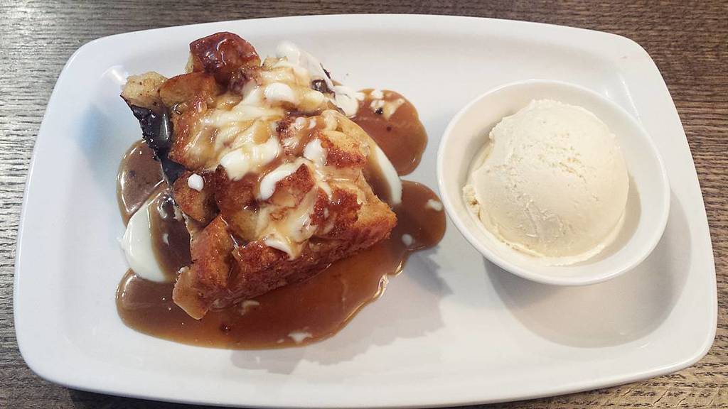 EventCaptureStu's tweet photo. Bread pudding with ice cream @chipmalt #chipmalt #newmarket #notrelatedtowedding #torontophotographer #weddingphoto… https://t.co/7ff8iQS7ut