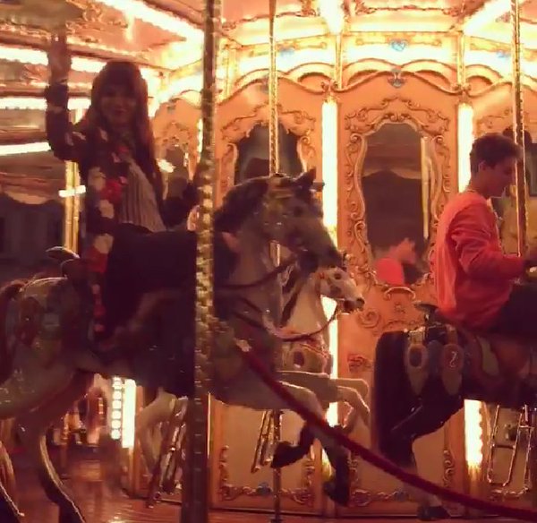SolciLoopez's tweet photo. siento mucho amor por lali en la calesita porque 24 años tiene la quiero #MTVPopLali #MTVMiaw https://t.co/GINuEcGfS5