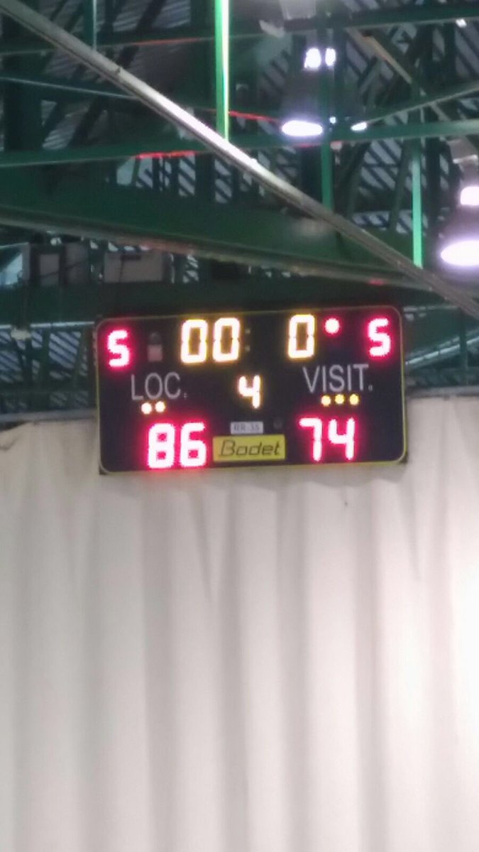 LuisFermoso's tweet photo. @callejamac @joselarraza @FermoBasket Fuerzan el tercer partido 1/4 final contra Estudiantes. @DistritOlimpico 👍💪 https://t.co/sNdwB5W9sI