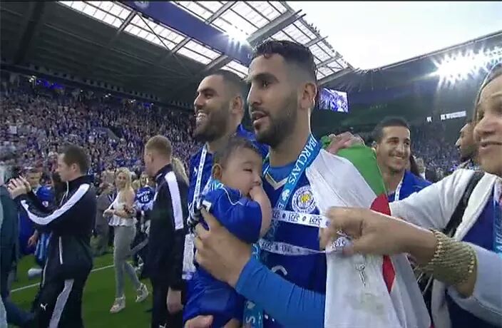 Rym_B2auty's tweet photo. #فرحه_محرز_فرحتنا
علام بلادنا دائما حاضر احكولي على مرتو ههه
 #LeiEve https://t.co/xk5EfwJg4c
