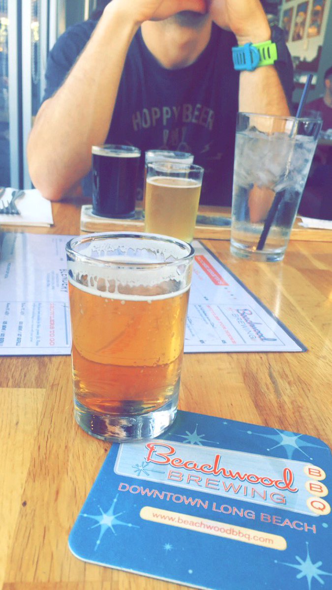 sofschunk's tweet photo. @TheBeerRunner and post craft beer flight from @BeachwoodBBQ_LB after :) https://t.co/7NBX30pfS7