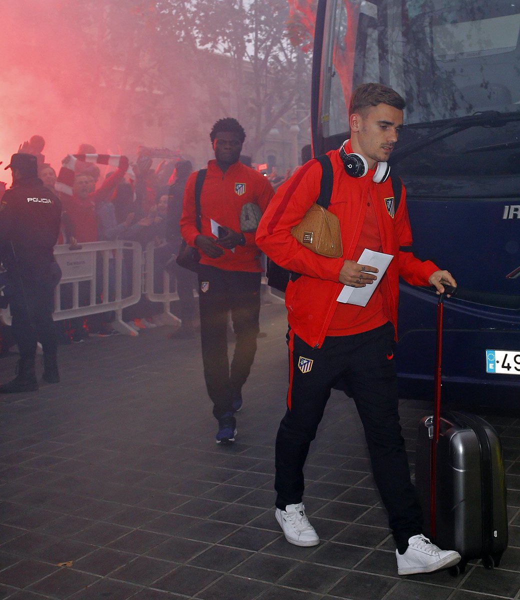 Atleti's tweet image. ¡Qué gran recibimiento, atléticos! Gracias por vuestro apoyo. ¡Ha sido espectacular!    #FINALaFINAL #LevanteAtleti